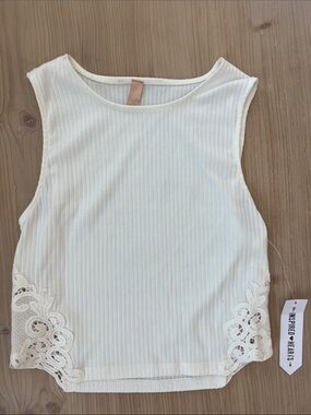 Women’s Cream Ribbed Lace-Trim Tank Top